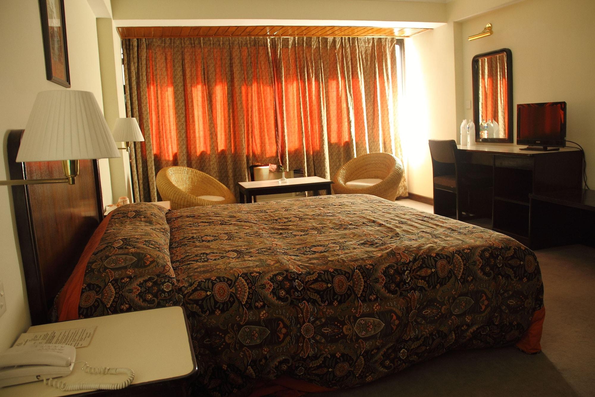 Hotel Holy Himalaya Катманду Экстерьер фото