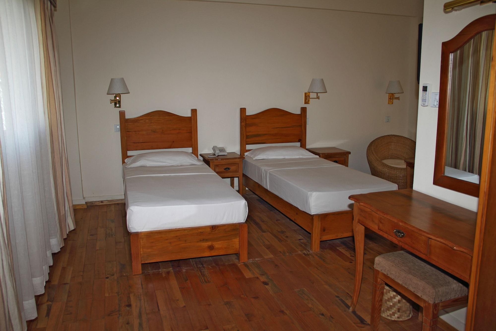 Hotel Holy Himalaya Катманду Экстерьер фото