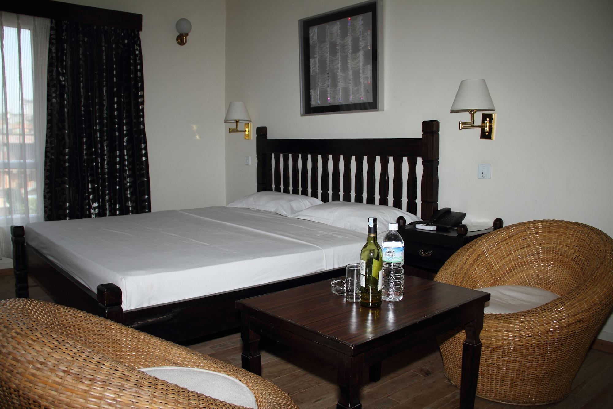 Hotel Holy Himalaya Катманду Экстерьер фото