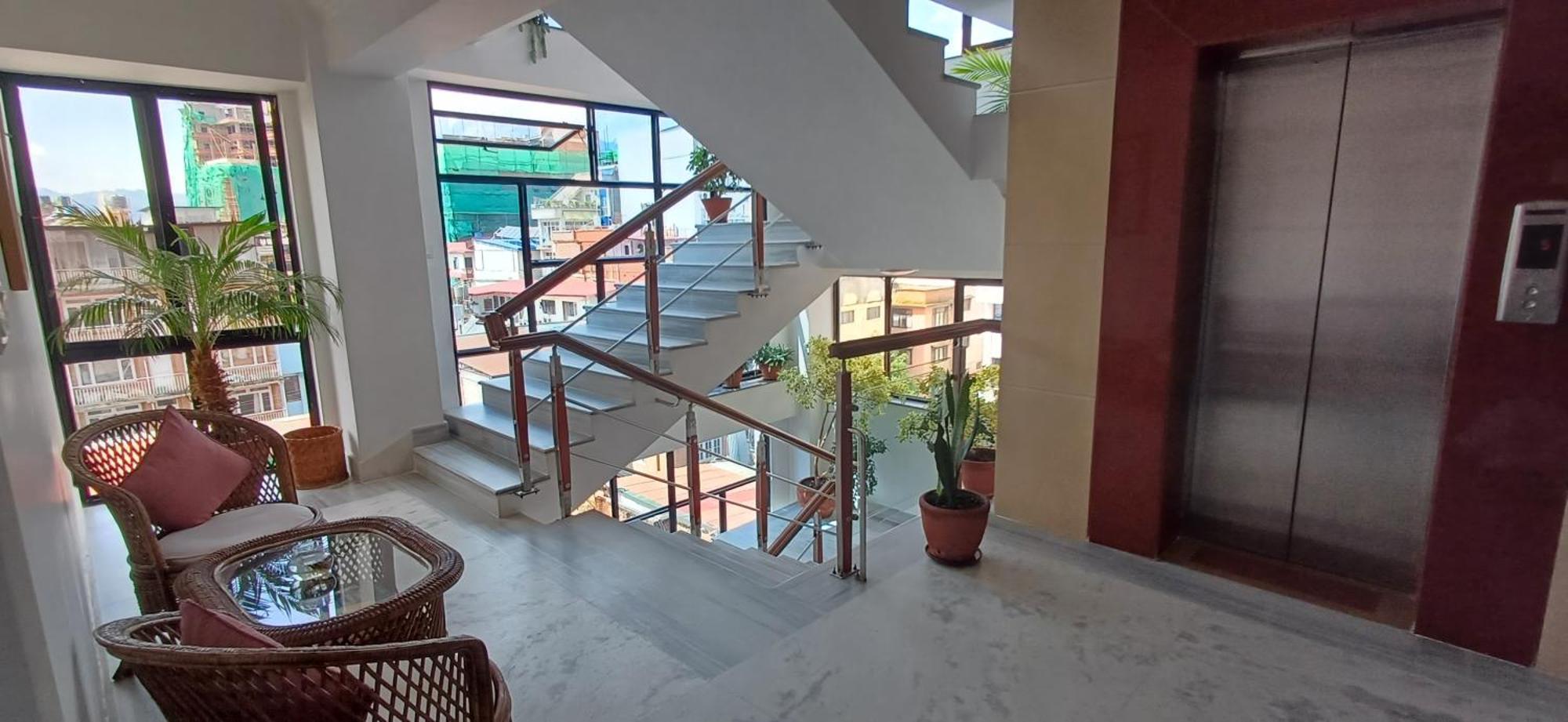 Hotel Holy Himalaya Катманду Экстерьер фото