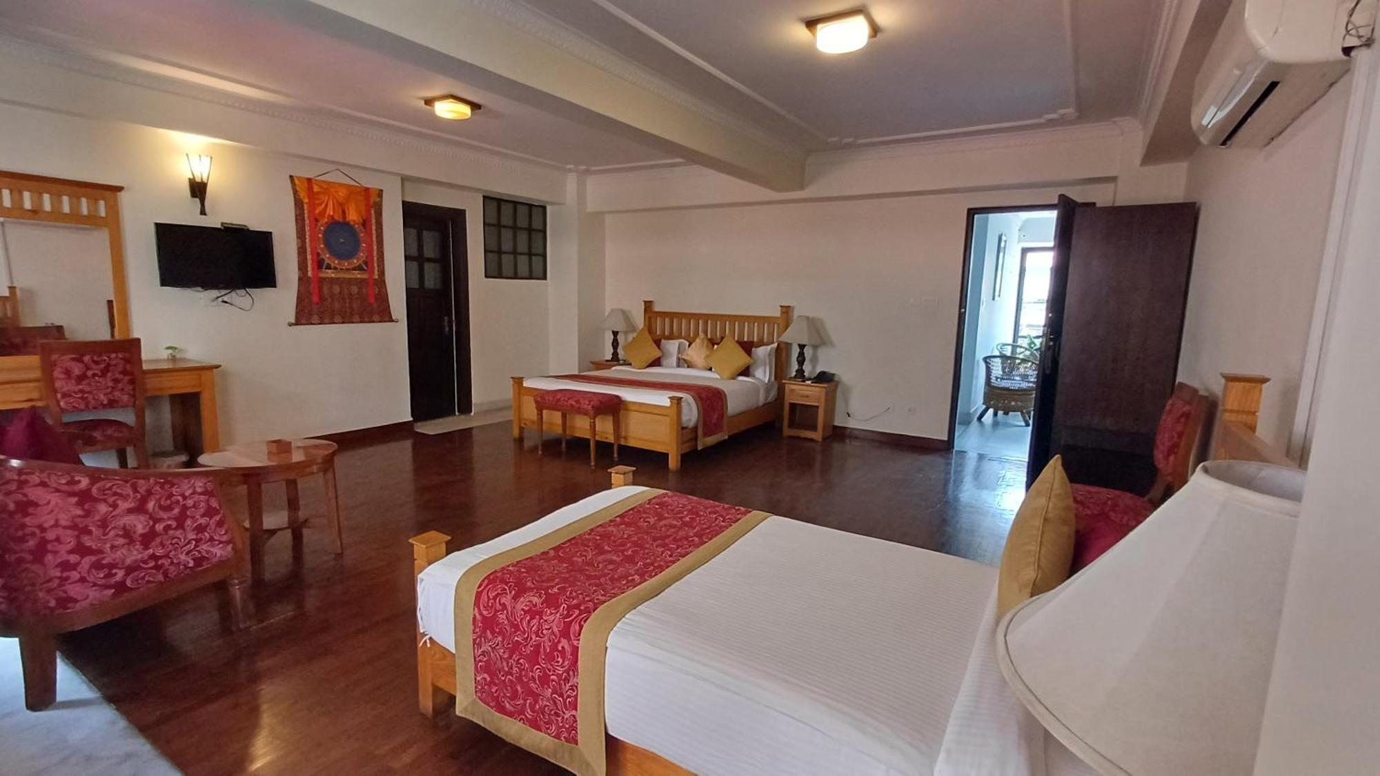 Hotel Holy Himalaya Катманду Экстерьер фото