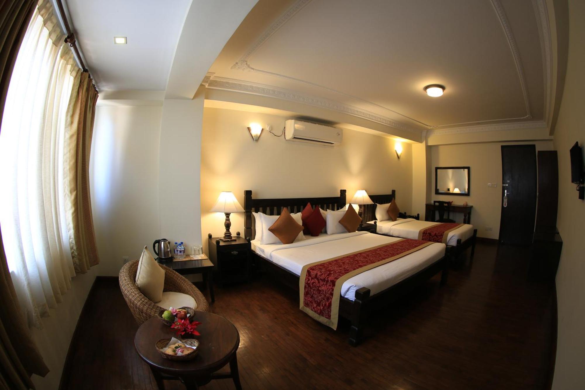 Hotel Holy Himalaya Катманду Экстерьер фото