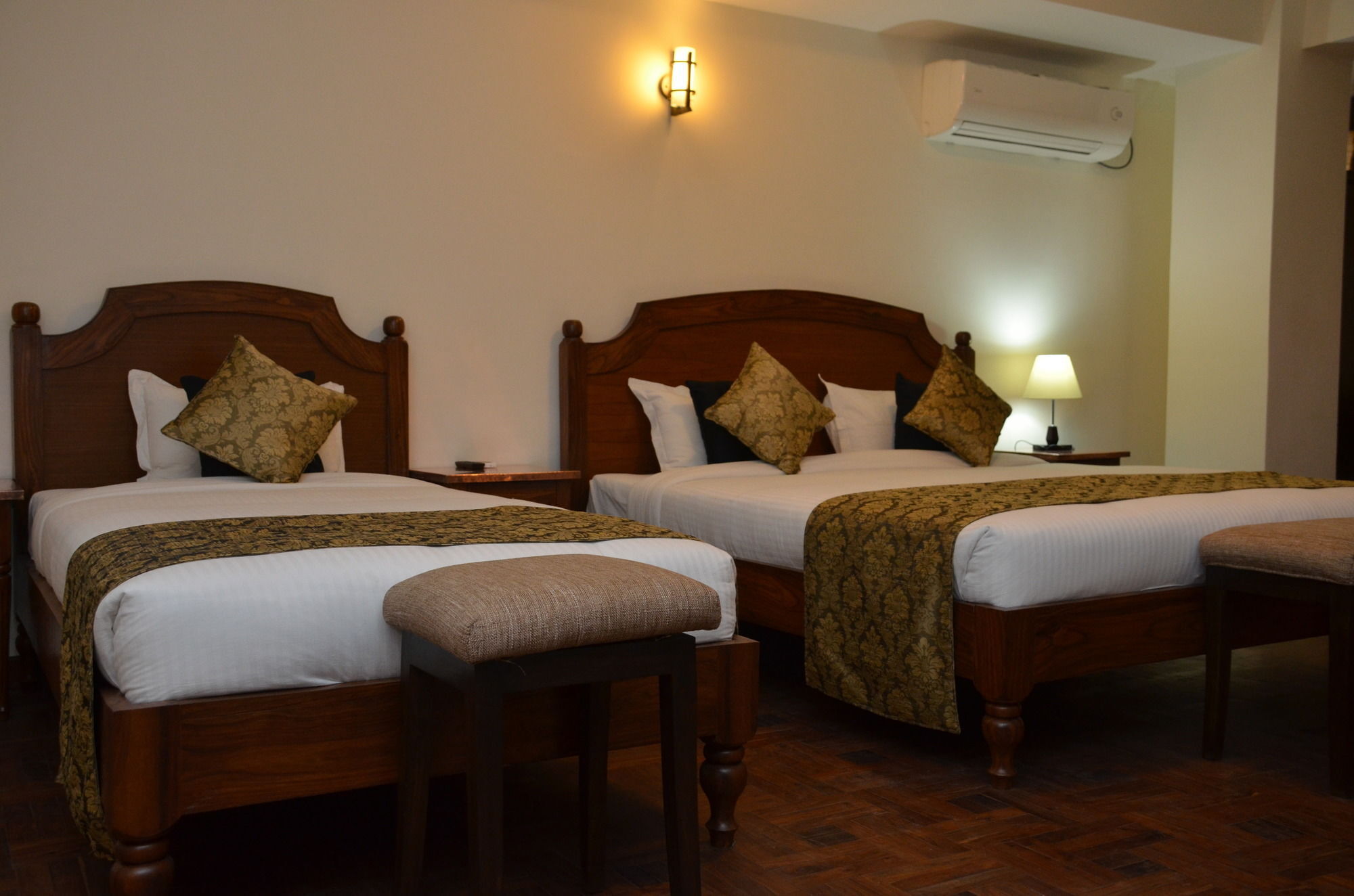 Hotel Holy Himalaya Катманду Экстерьер фото