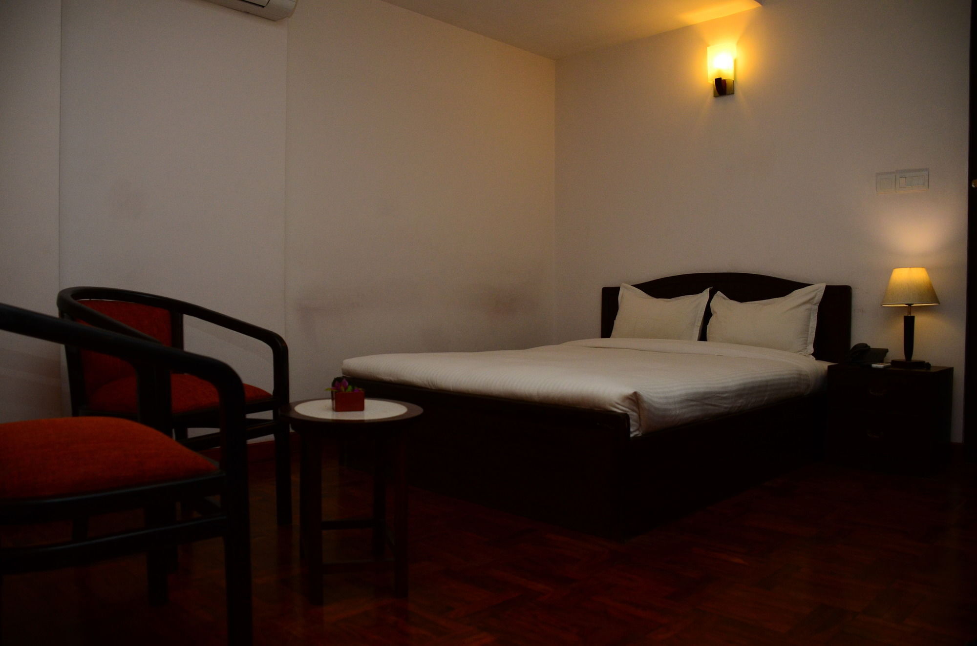 Hotel Holy Himalaya Катманду Экстерьер фото