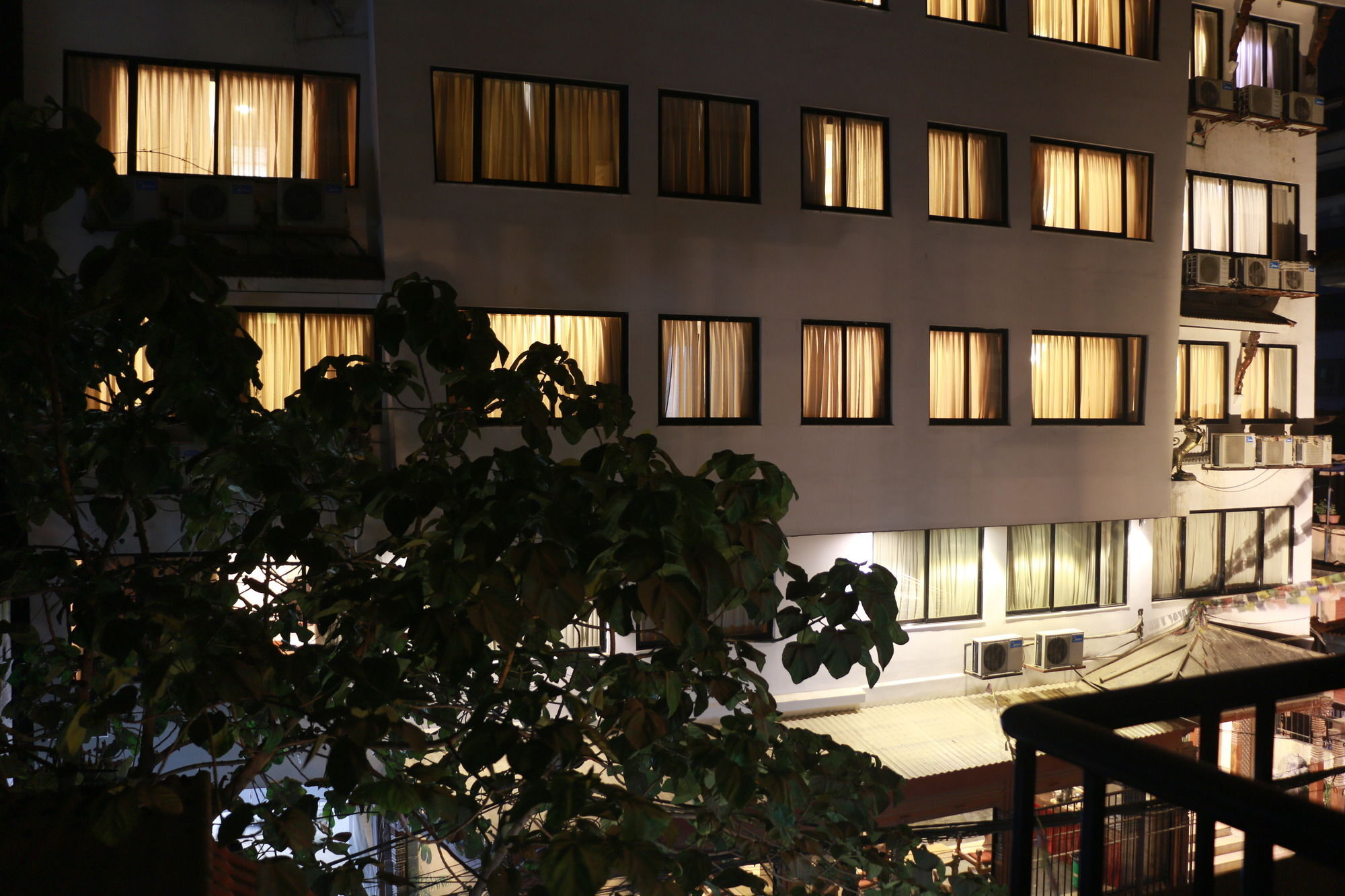 Hotel Holy Himalaya Катманду Экстерьер фото