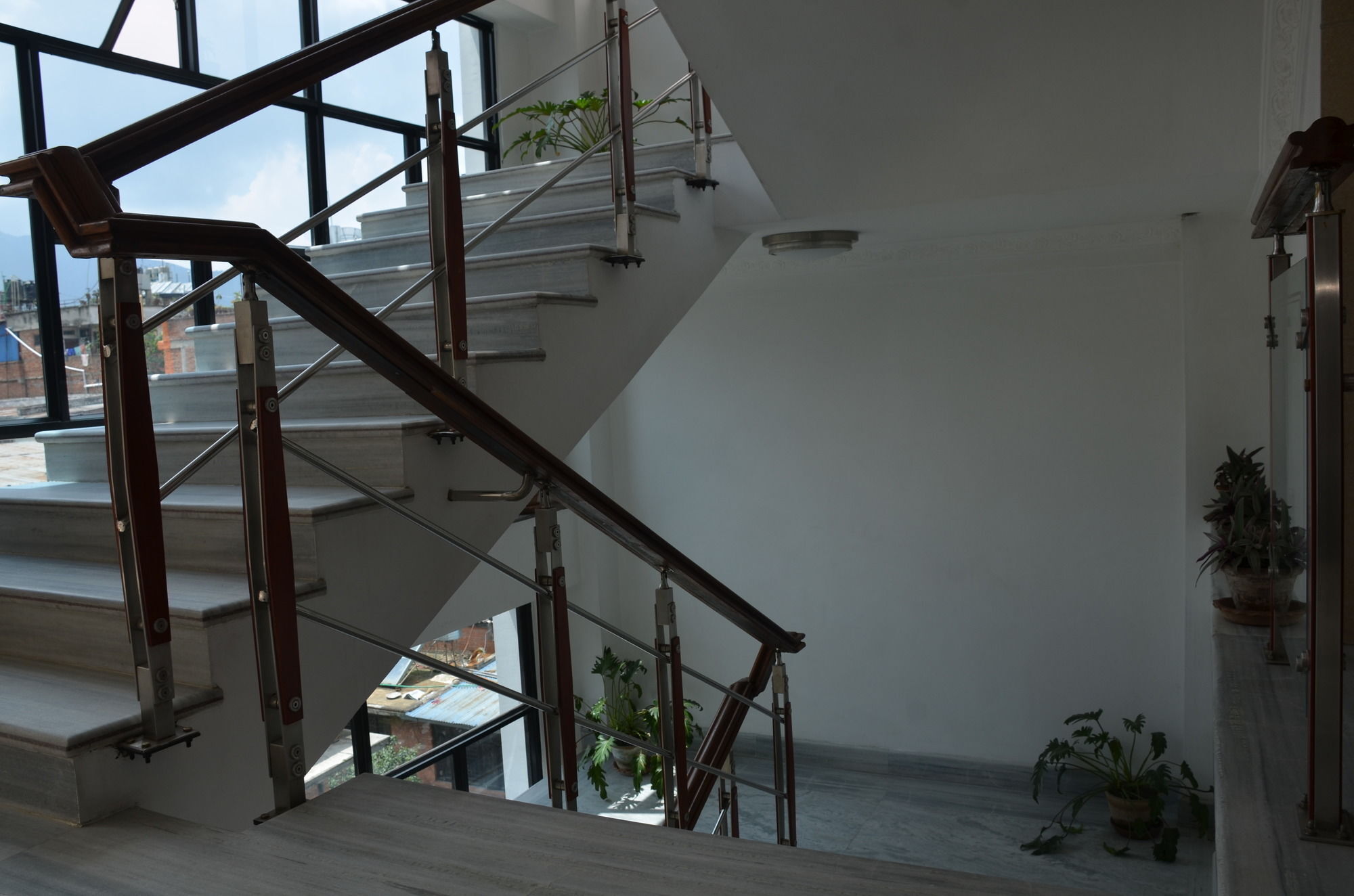 Hotel Holy Himalaya Катманду Экстерьер фото