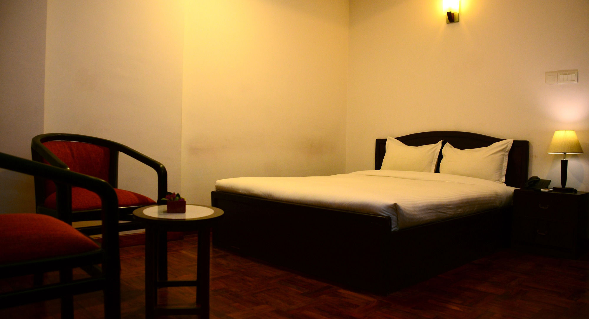 Hotel Holy Himalaya Катманду Экстерьер фото